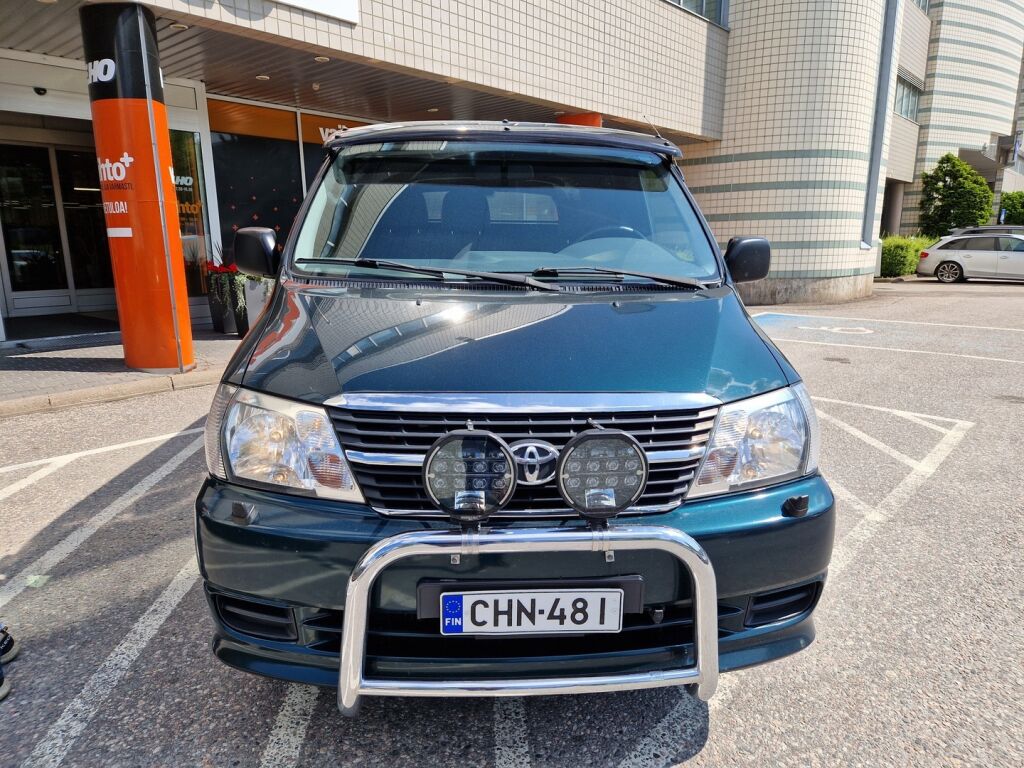 Toyota Hiace 2010 2,5 D-4D 4WD 117 5ov / Super hieno / 5 ovea / Vähän ajettu / Koukku / Jakopää tehty 05/2025