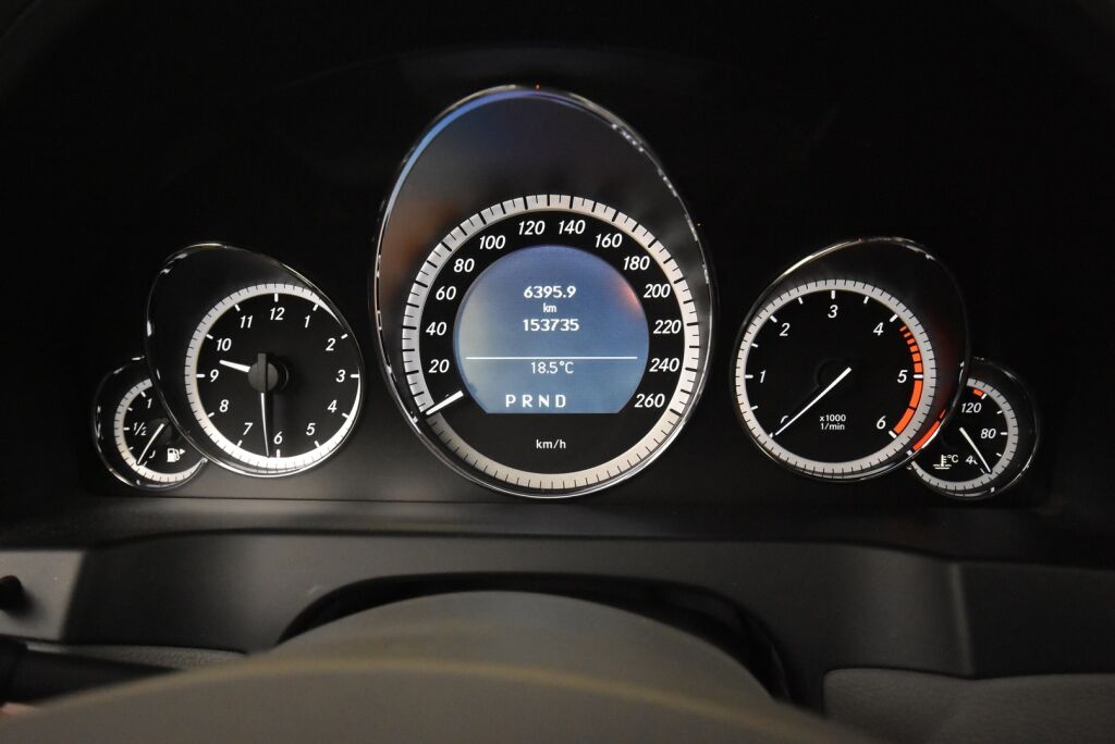 Mercedes-Benz E 2011 250 CDI BE Cabriolet A / Yksiomisteinen suomiauto / Navi / Nahat /  Vakkari /