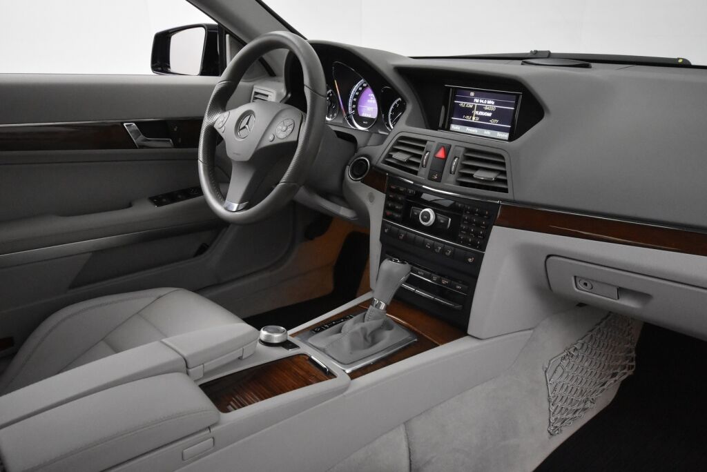 Mercedes-Benz E 2011 250 CDI BE Cabriolet A / Yksiomisteinen suomiauto / Navi / Nahat /  Vakkari /