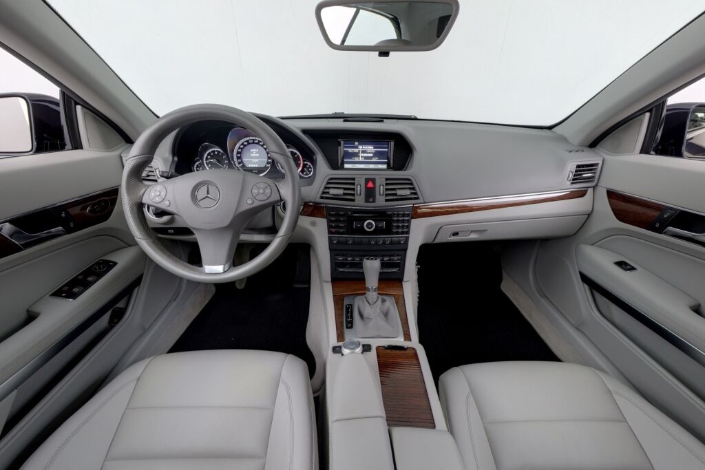 Mercedes-Benz E 2011 250 CDI BE Cabriolet A / Yksiomisteinen suomiauto / Navi / Nahat /  Vakkari /