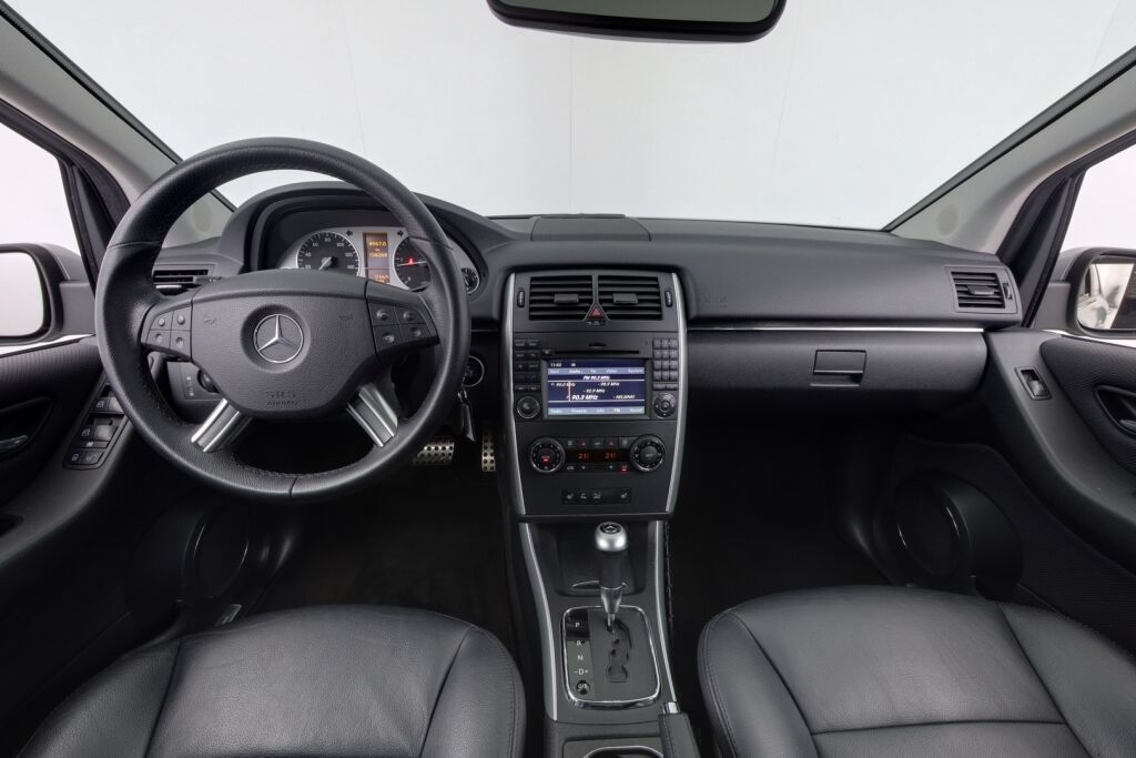 Mercedes-Benz B 2011 180 CDI A / Nahkaverhoilu / Xenon / Tutkat / Veholla huollettu aina