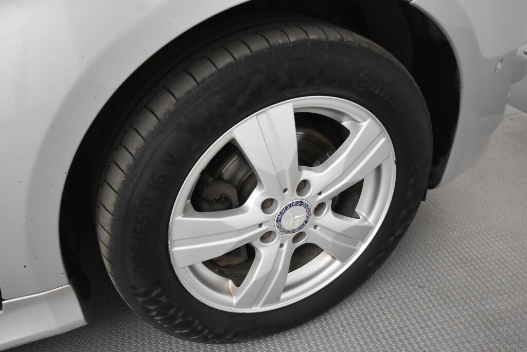 Mercedes-Benz B 2011 180 CDI A / Nahkaverhoilu / Xenon / Tutkat / Veholla huollettu aina