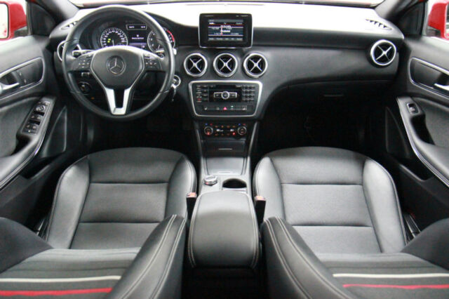 Mercedes-Benz A 2014 180 BE A Premium Business / Suomiauto / Kamera / Vakkari / Bi-xenon / Juuri huollettu