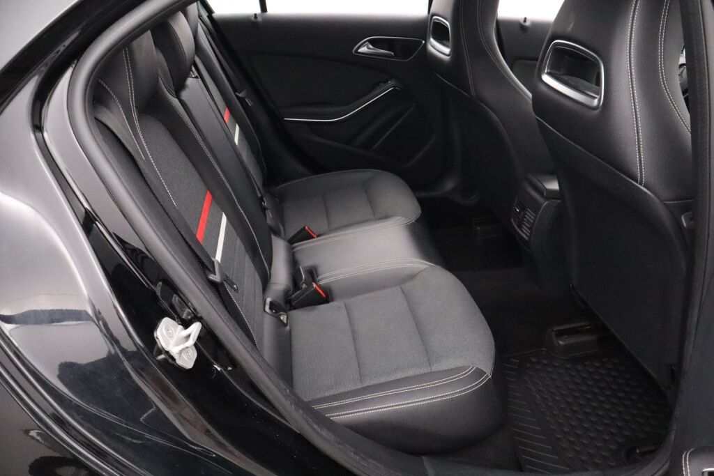 Mercedes-Benz A 2015 180 BE A Summer Edition