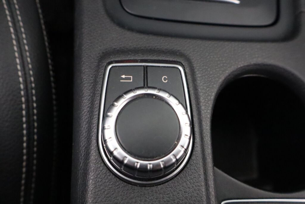 Mercedes-Benz A 2015 180 BE A Summer Edition