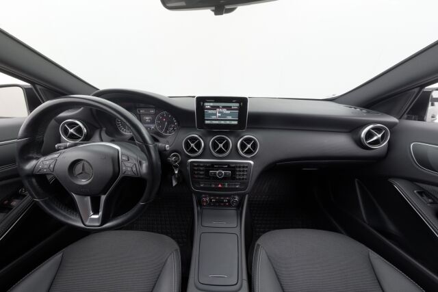 Mercedes-Benz A 2015 180 BE A Summer Edition