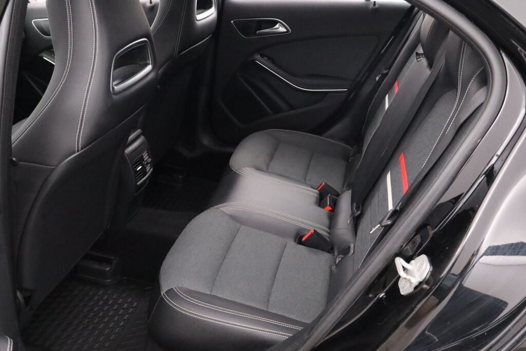 Mercedes-Benz A 2015 180 BE A Summer Edition