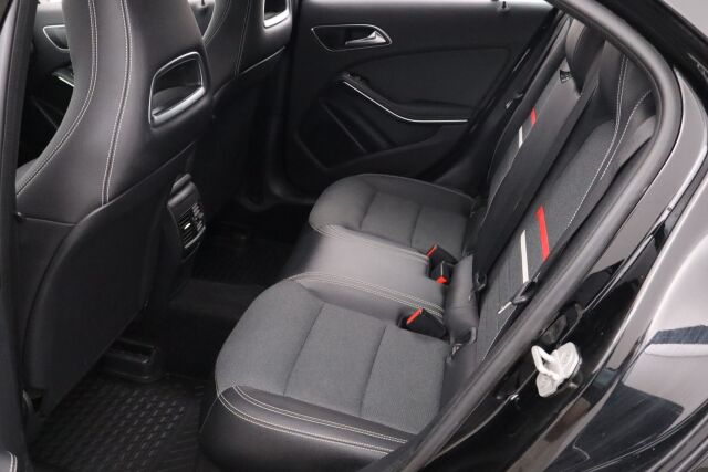 Mercedes-Benz A 2015 180 BE A Summer Edition