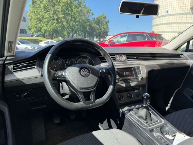 Volkswagen Passat 2015 Sedan Trendline 1,4 TSI 92 kW (125 hv) BlueMotion Technology / Lohkolämmitin / Bluetooth / Vakionopeudensäädin / Jakopää tehty 2022