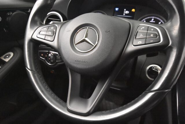 Mercedes-Benz C 2015 200 BlueTec A Premium Pro / Webasto / LED / Suomi-auto / Tutkat / Urheiluistuimet