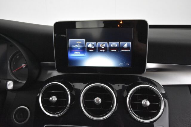 Mercedes-Benz C 2015 200 BlueTec A Premium Pro / Webasto / LED / Suomi-auto / Tutkat / Urheiluistuimet