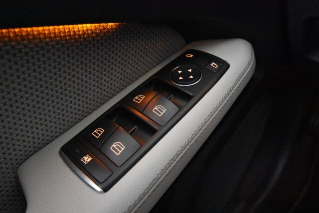 Mercedes-Benz E 2011 350 CDI 4Matic A / Navi / Osanahkaverhoilu / xenon / Ilma-alusta