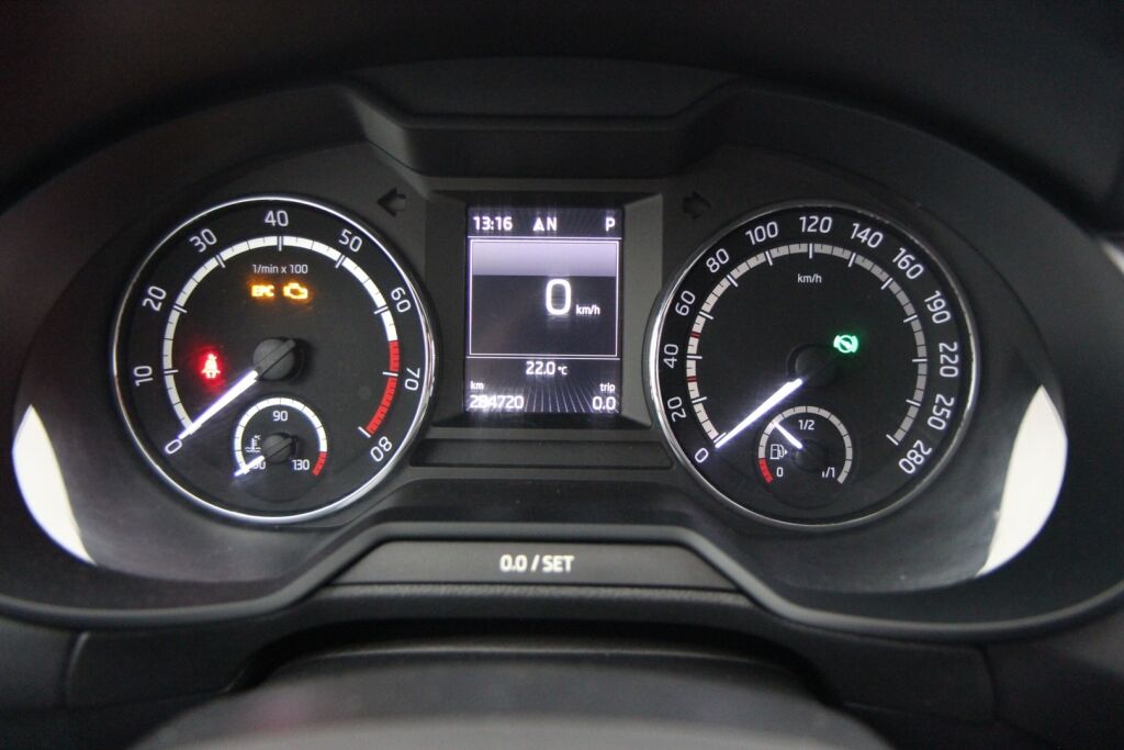 Skoda Octavia 2015 Combi 2,0 TSI RS DSG Autom. / ACC / Webasto / Puolinahat / Uudet kesärenkaat / Katsastettu 03/2025 /