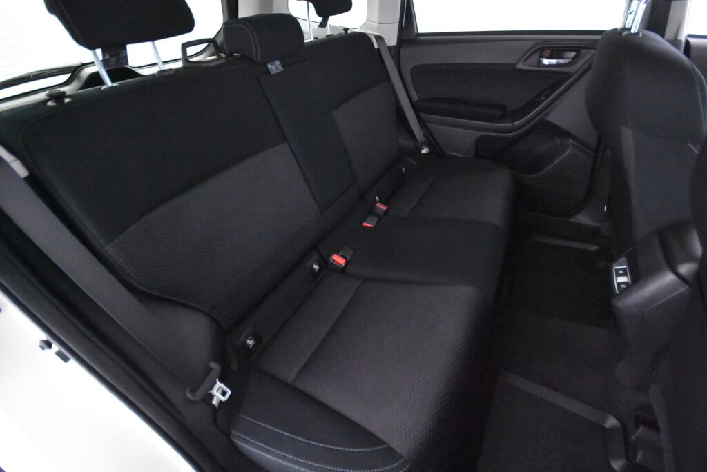 Subaru Forester 2017 2,0i XS CVT / Vetokoukku / Moottorinlämmitin / Led-ajovalot / X-Mode