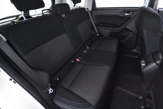 Subaru Forester 2017 2,0i XS CVT / Vetokoukku / Moottorinlämmitin / Led-ajovalot / X-Mode