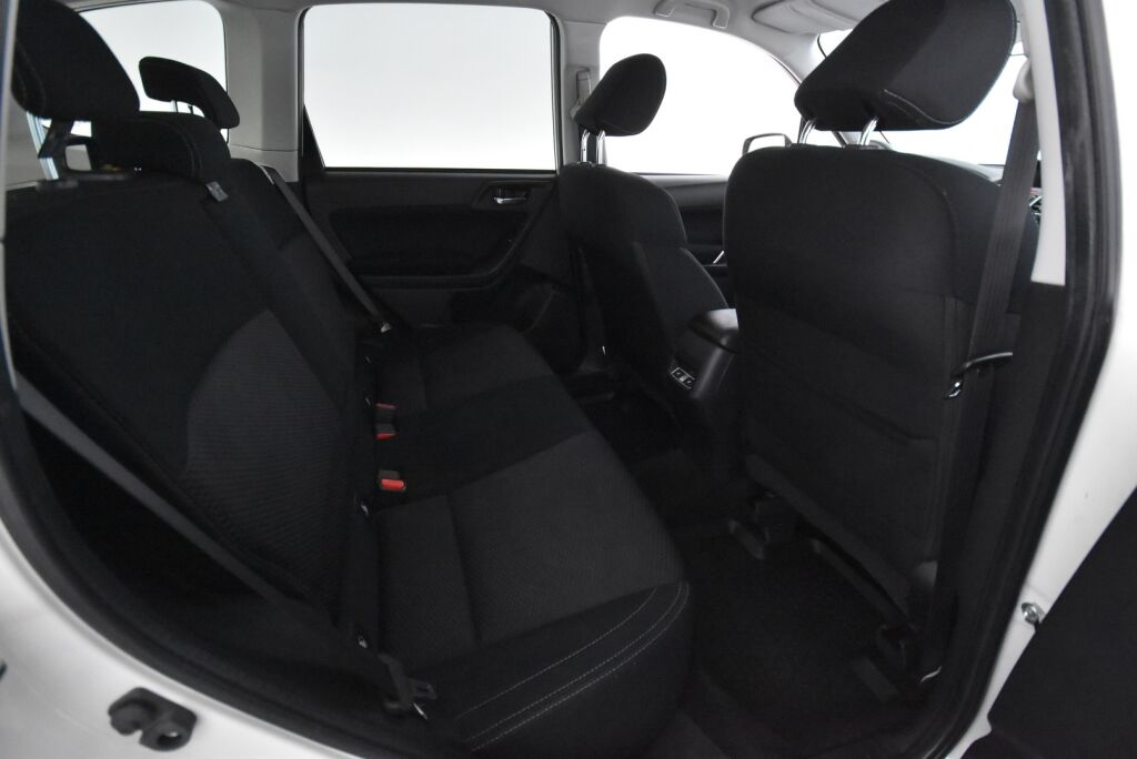 Subaru Forester 2017 2,0i XS CVT / Vetokoukku / Moottorinlämmitin / Led-ajovalot / X-Mode