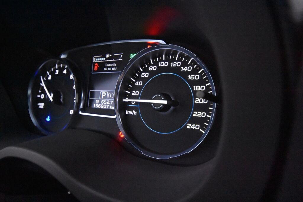Subaru Forester 2017 2,0i XS CVT / Vetokoukku / Moottorinlämmitin / Led-ajovalot / X-Mode