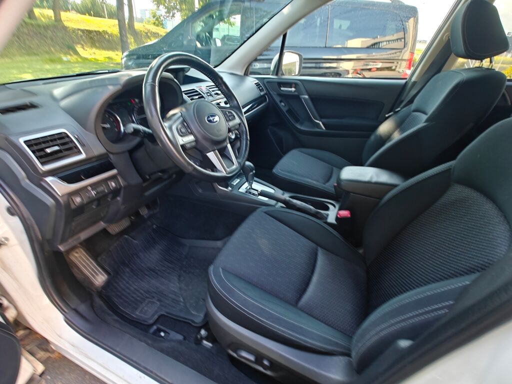 Subaru Forester 2017 2,0i XS CVT / Vetokoukku / Moottorinlämmitin / Led-ajovalot / X-Mode