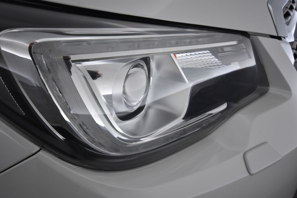 Subaru Forester 2017 2,0i XS CVT / Vetokoukku / Moottorinlämmitin / Led-ajovalot / X-Mode