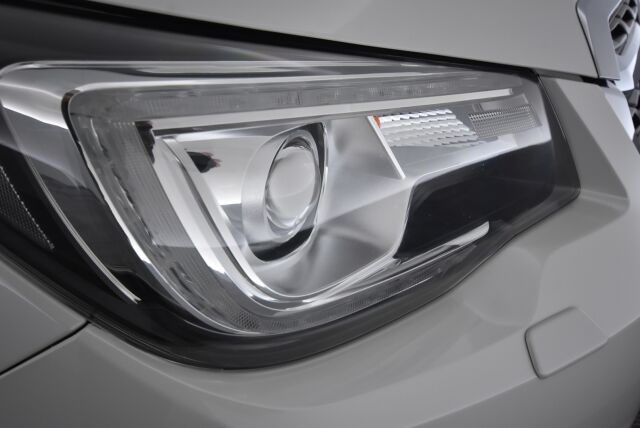 Subaru Forester 2017 2,0i XS CVT / Vetokoukku / Moottorinlämmitin / Led-ajovalot / X-Mode