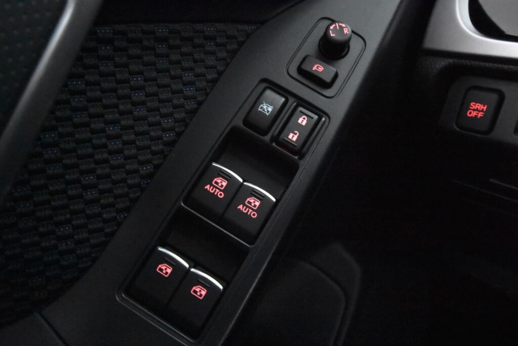 Subaru Forester 2017 2,0i XS CVT / Vetokoukku / Moottorinlämmitin / Led-ajovalot / X-Mode