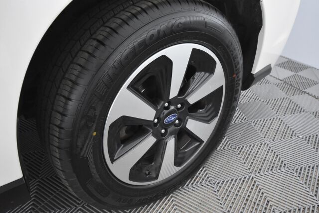 Subaru Forester 2017 2,0i XS CVT / Vetokoukku / Moottorinlämmitin / Led-ajovalot / X-Mode