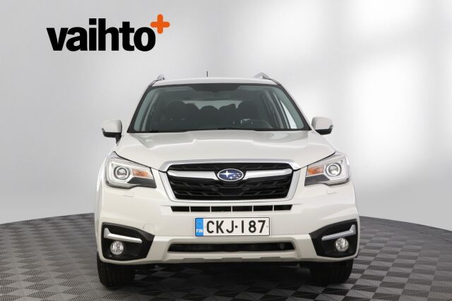 Subaru Forester 2017 2,0i XS CVT / Vetokoukku / Moottorinlämmitin / Led-ajovalot / X-Mode