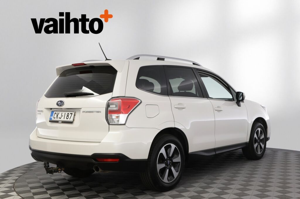 Subaru Forester 2017 2,0i XS CVT / Vetokoukku / Moottorinlämmitin / Led-ajovalot / X-Mode