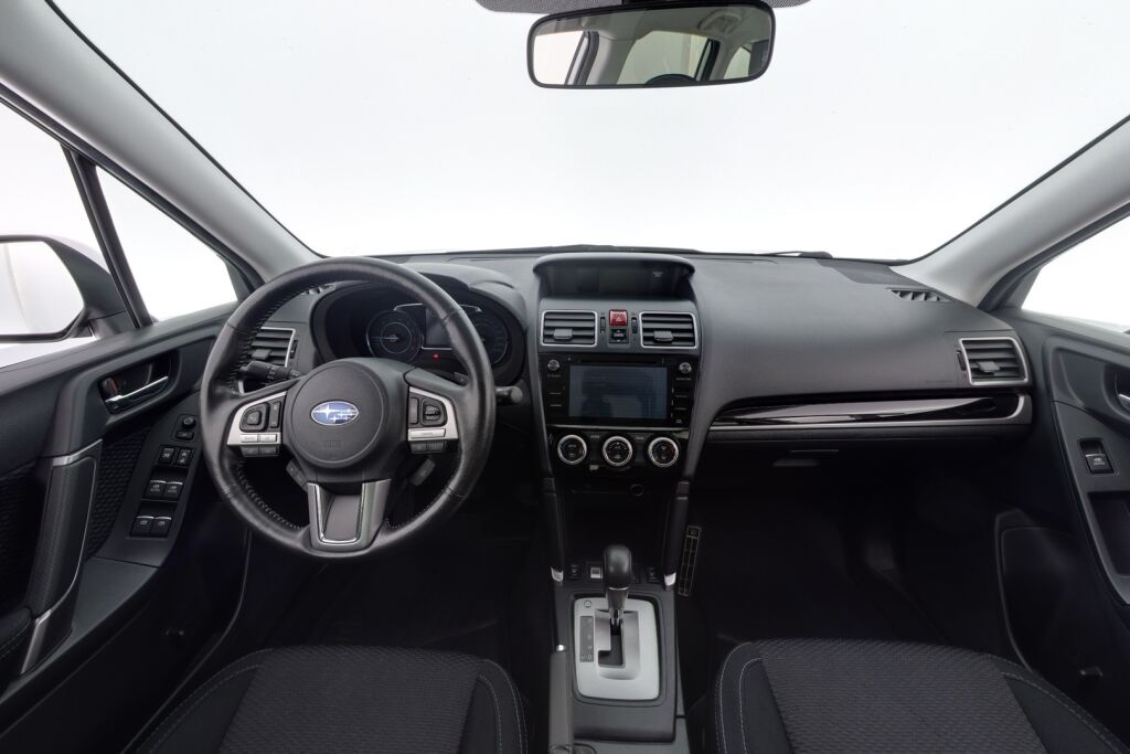 Subaru Forester 2017 2,0i XS CVT / Vetokoukku / Moottorinlämmitin / Led-ajovalot / X-Mode