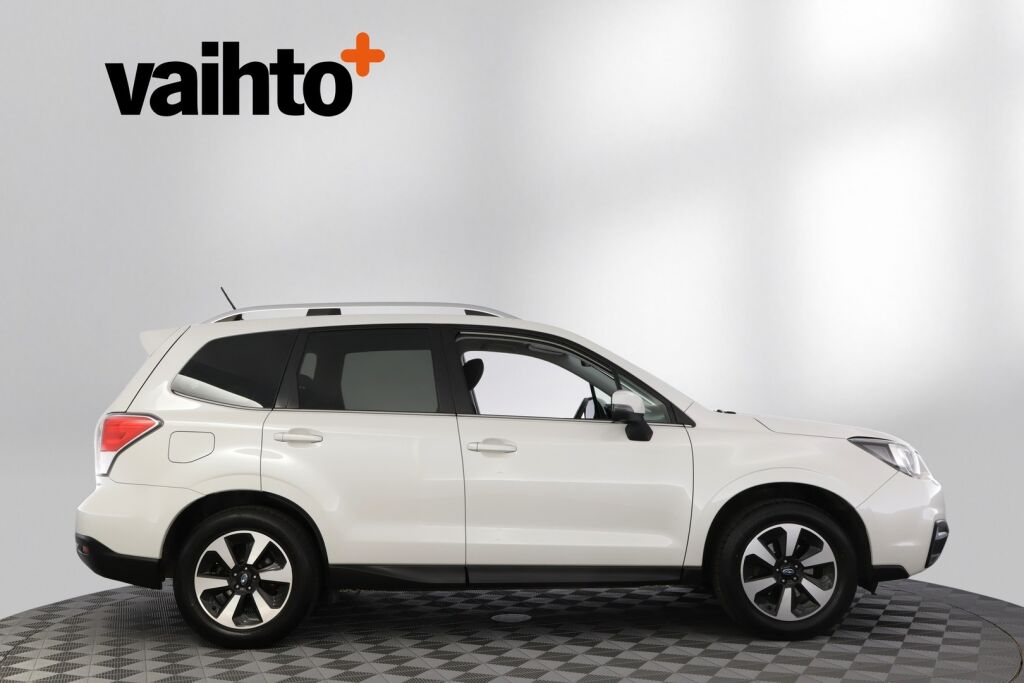 Subaru Forester 2017 2,0i XS CVT / Vetokoukku / Moottorinlämmitin / Led-ajovalot / X-Mode
