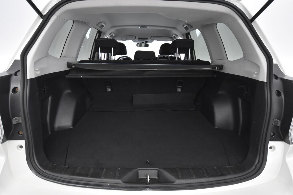 Subaru Forester 2017 2,0i XS CVT / Vetokoukku / Moottorinlämmitin / Led-ajovalot / X-Mode