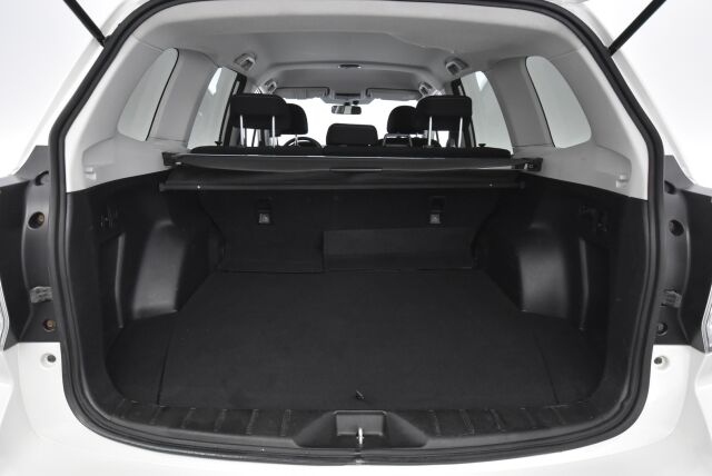 Subaru Forester 2017 2,0i XS CVT / Vetokoukku / Moottorinlämmitin / Led-ajovalot / X-Mode