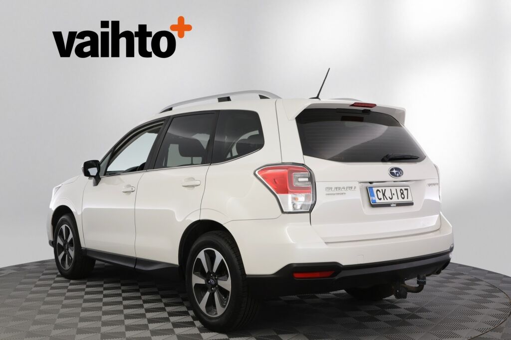 Subaru Forester 2017 2,0i XS CVT / Vetokoukku / Moottorinlämmitin / Led-ajovalot / X-Mode