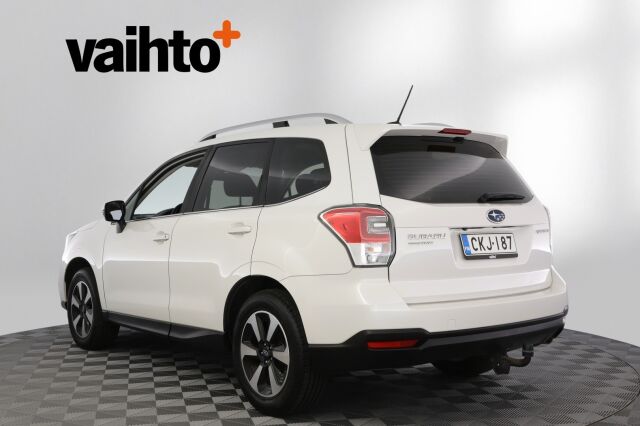 Subaru Forester 2017 2,0i XS CVT / Vetokoukku / Moottorinlämmitin / Led-ajovalot / X-Mode