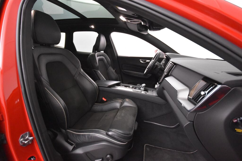 Volvo XC60 2018 T8 AWD R-Design aut / VOC / Adap.vakionopeudensäädin / Vetokoukku / Panoraama - RAHOITUS TÄHÄN AUTOON VAIN 3.99% - 