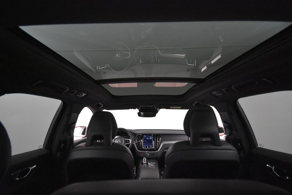 Volvo XC60 2018 T8 AWD R-Design aut / VOC / Adap.vakionopeudensäädin / Vetokoukku / Panoraama - RAHOITUS TÄHÄN AUTOON VAIN 3.99% - 