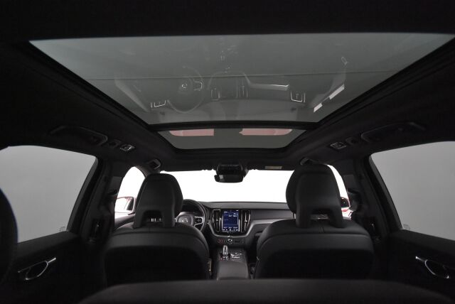 Volvo XC60 2018 T8 AWD R-Design aut / VOC / Adap.vakionopeudensäädin / Vetokoukku / Panoraama - RAHOITUS TÄHÄN AUTOON VAIN 3.99% - 