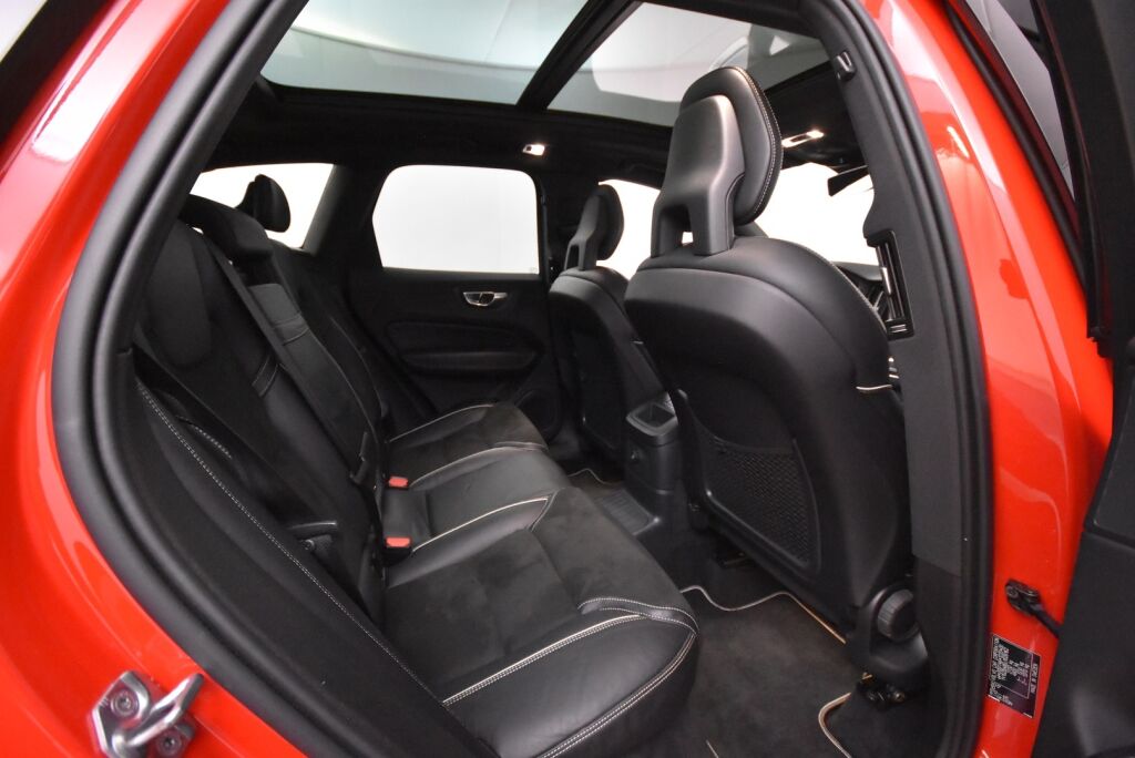 Volvo XC60 2018 T8 AWD R-Design aut / VOC / Adap.vakionopeudensäädin / Vetokoukku / Panoraama - RAHOITUS TÄHÄN AUTOON VAIN 3.99% - 