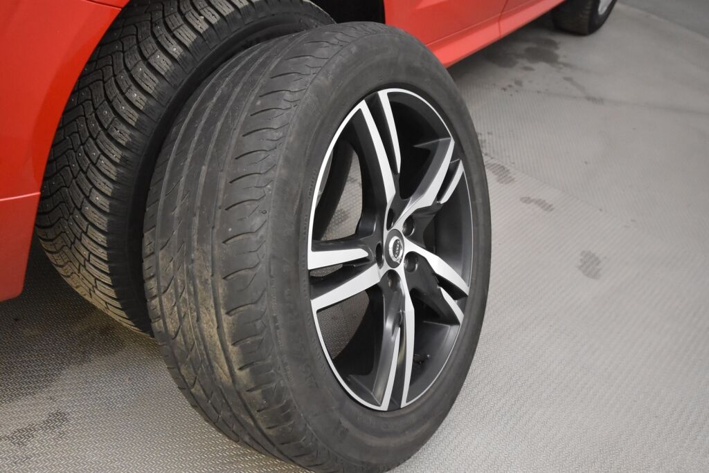 Volvo XC60 2018 T8 AWD R-Design aut / VOC / Adap.vakionopeudensäädin / Vetokoukku / Panoraama - RAHOITUS TÄHÄN AUTOON VAIN 3.99% - 