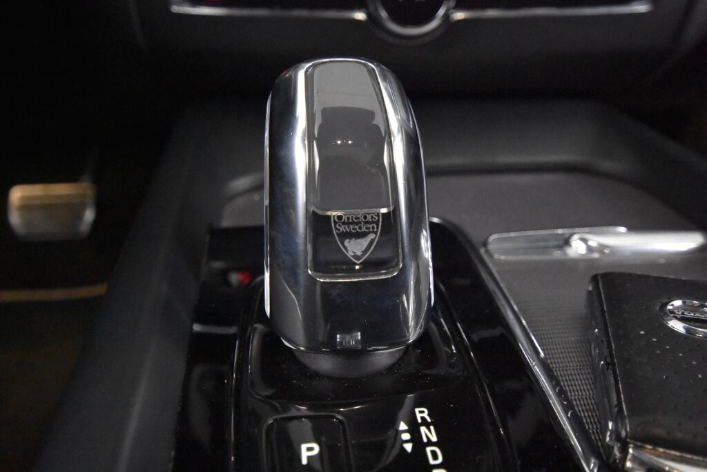 Volvo XC60 2018 T8 AWD R-Design aut / VOC / Adap.vakionopeudensäädin / Vetokoukku / Panoraama - RAHOITUS TÄHÄN AUTOON VAIN 3.99% - 