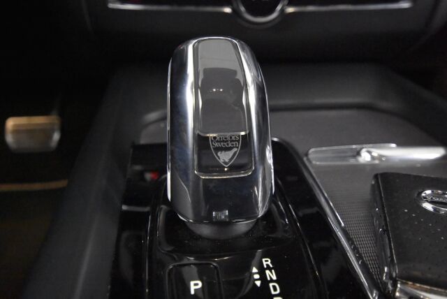 Volvo XC60 2018 T8 AWD R-Design aut / VOC / Adap.vakionopeudensäädin / Vetokoukku / Panoraama - RAHOITUS TÄHÄN AUTOON VAIN 3.99% - 