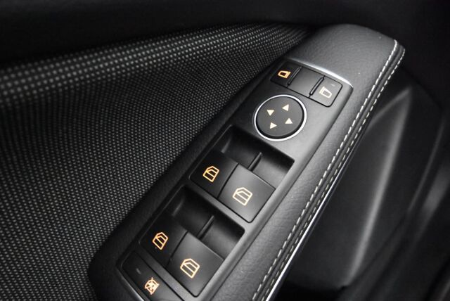 Mercedes-Benz A 2017 180 A Suomi 100 Edition / Juuri huollettu / High Performance valot / Vetokoukku