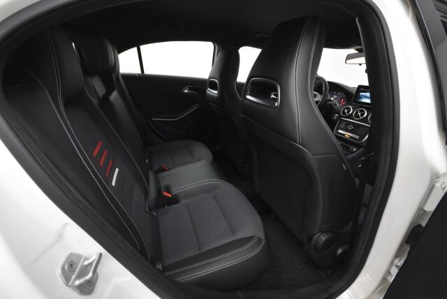 Mercedes-Benz A 2017 180 A Suomi 100 Edition / Juuri huollettu / High Performance valot / Vetokoukku