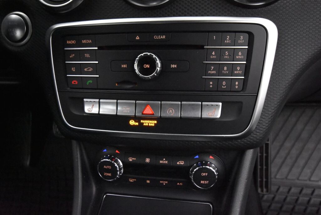 Mercedes-Benz A 2017 180 A Suomi 100 Edition / Juuri huollettu / High Performance valot / Vetokoukku