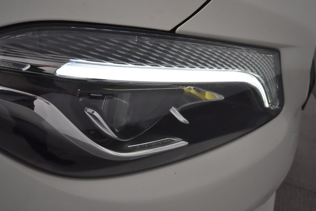 Mercedes-Benz A 2017 180 A Suomi 100 Edition / Juuri huollettu / High Performance valot / Vetokoukku