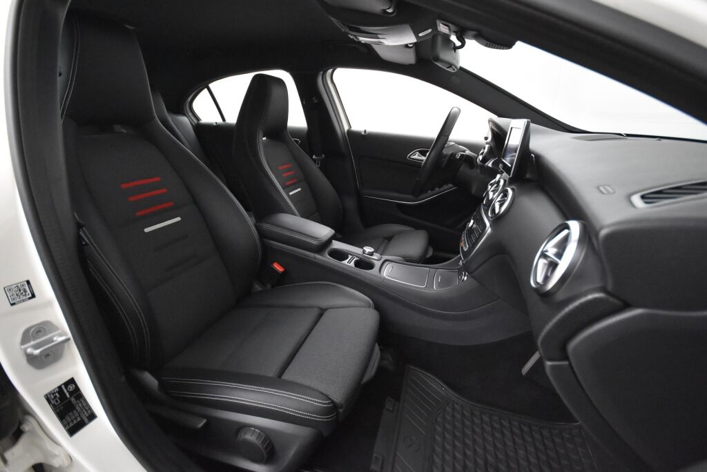 Mercedes-Benz A 2017 180 A Suomi 100 Edition / Juuri huollettu / High Performance valot / Vetokoukku