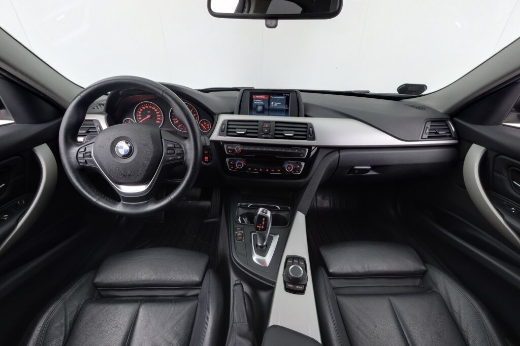 BMW 318 2018 F30 Sedan 318i A Business Exclusive / Facelift / Sporttipenkit/ Ledivalot