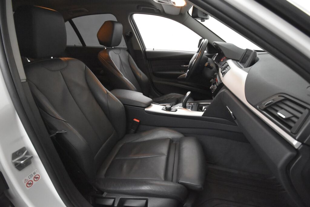 BMW 318 2018 F30 Sedan 318i A Business Exclusive / Facelift / Sporttipenkit/ Ledivalot