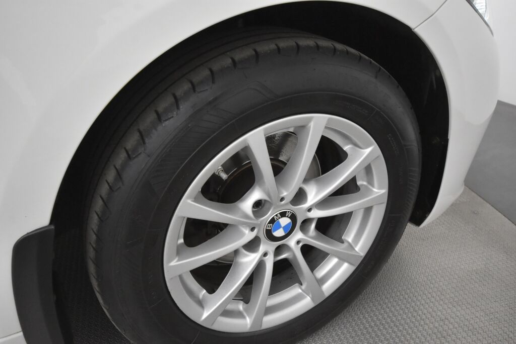 BMW 318 2018 F30 Sedan 318i A Business Exclusive / Facelift / Sporttipenkit/ Ledivalot