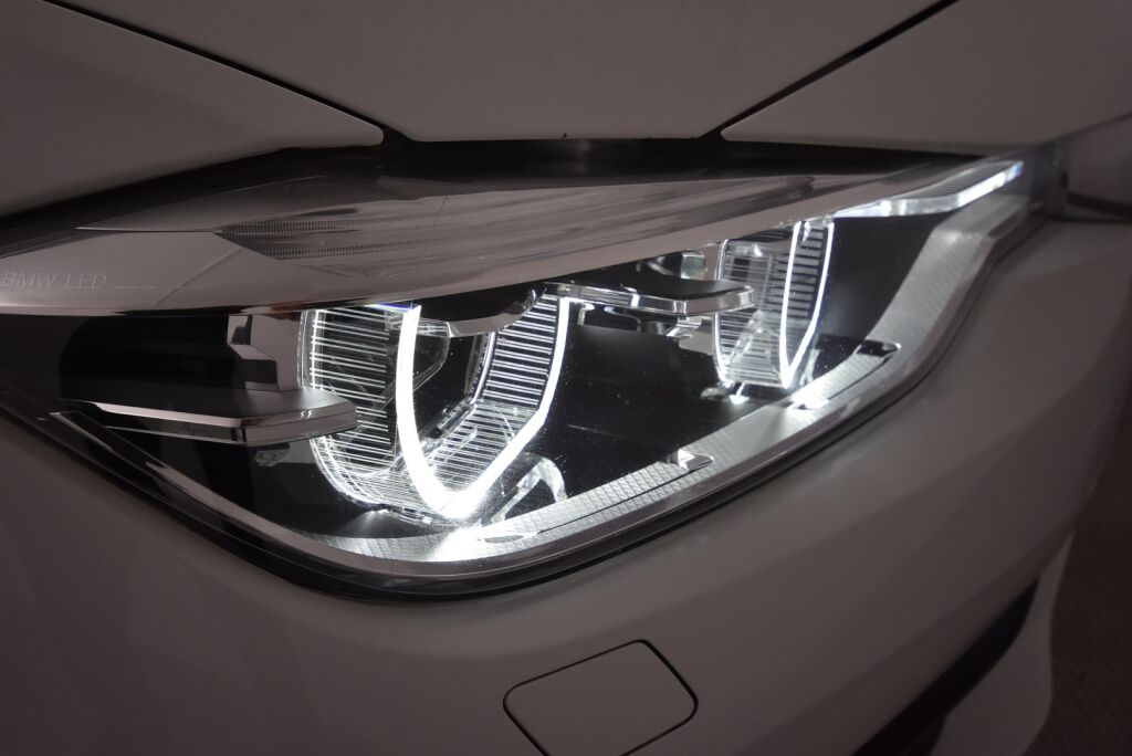 BMW 318 2018 F30 Sedan 318i A Business Exclusive / Facelift / Sporttipenkit/ Ledivalot